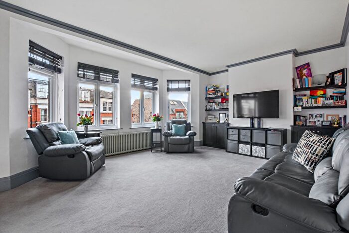 3 Bedroom Flat For Sale In Cholmley Gardens, London, NW6