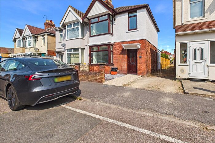 3 Bedroom Semi Detached House For Sale In Ferndale Road, Swindon, Wiltshire, SN2