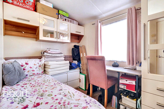 2 Bedroom Bungalow For Sale In Birch Grove, Oaklands Holiday Park, Clacton-on-Sea, CO16