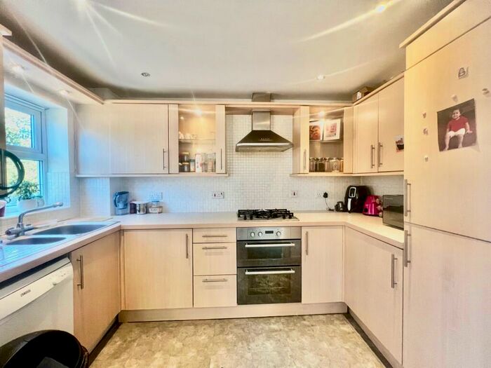 2 Bedroom Apartment To Rent In White's Way, Hedge End, Southampton, SO30