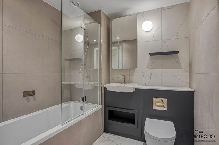 1 Bedroom Flat To Rent In Eden Place, London, E16