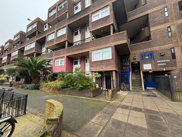 2 Bedroom Maisonette For Sale In Hanbury Street, London, E1