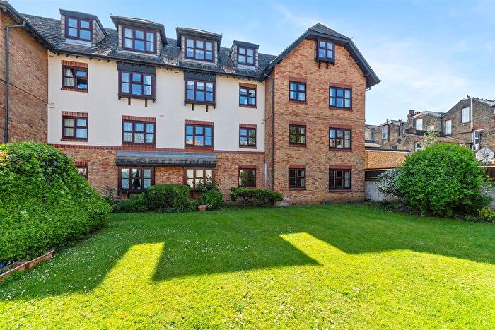 2 Bedroom Flat For Sale In Nightingale Lane, Wanstead, E11