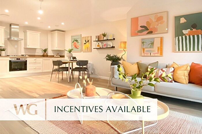 2 Bedroom Flat For Sale In Alphington, Exeter, EX2