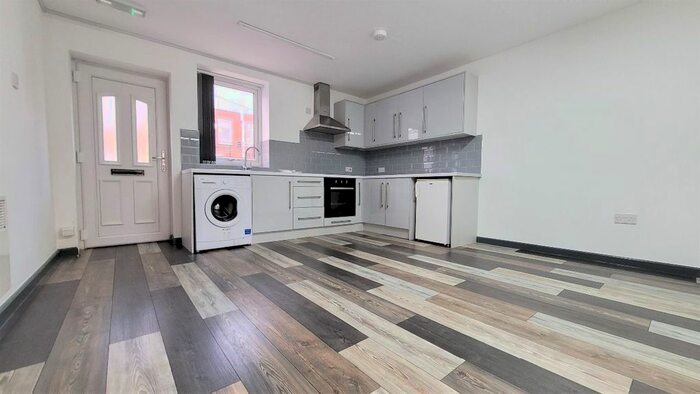 1 Bedroom Flat To Rent In James Street, Blackburn, BB1