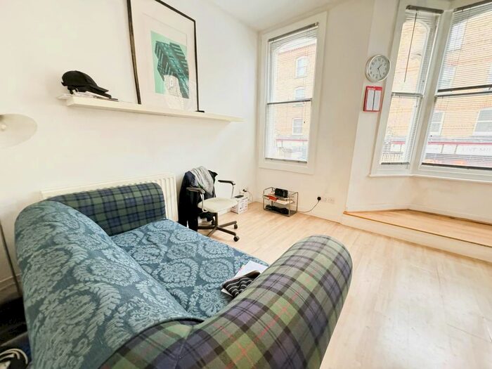 1 Bedroom Flat To Rent In Pacific Mews, London, SW9