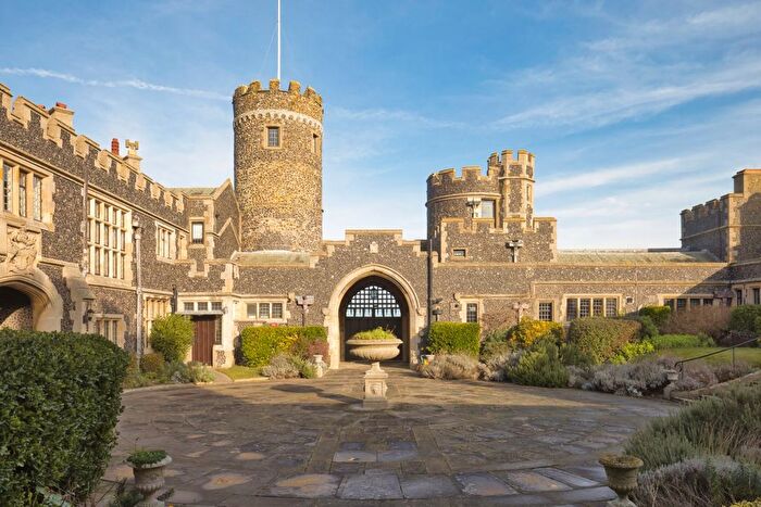 2 Bedroom Flat For Sale In Joss Gap Road, Broadstairs, CT10