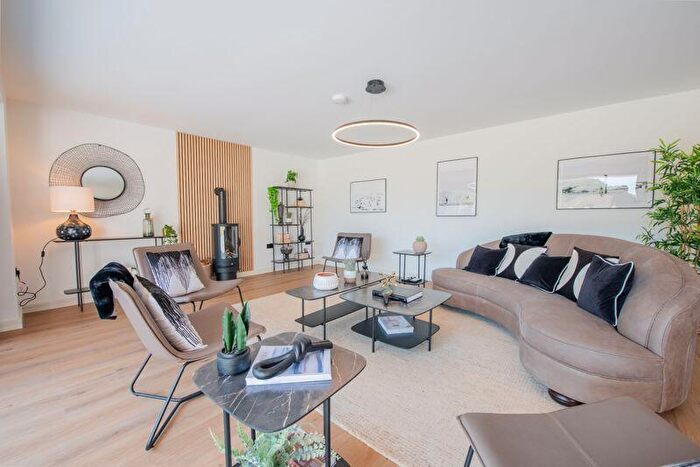 5 Bedroom Detached House For Sale In Kings Avenue, Sandwich Bay, CT13