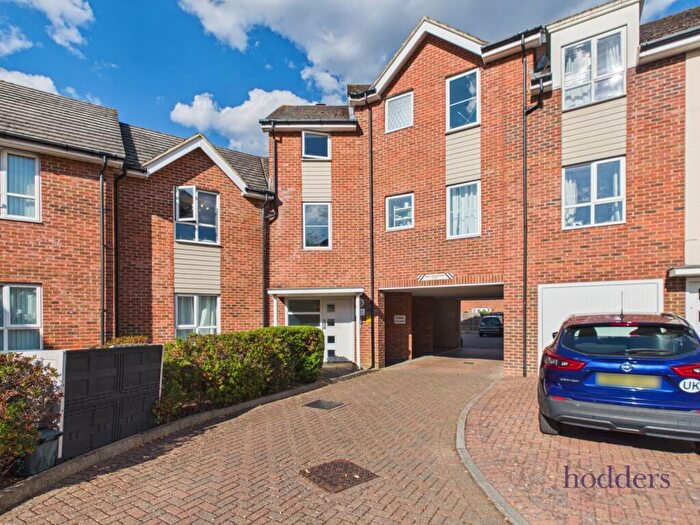 1 Bedroom Apartment For Sale In Addlestone, Surrey, KT15