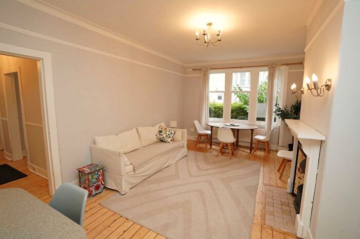 3 Bedroom Flat To Rent In Learmonth Park, Comely Bank, Edinburgh, EH4