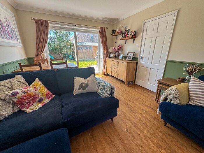 3 Bedroom Semi-Detached House For Sale In Wayman Road, Corfe Mullen, Wimborne, BH21 - Photo 4