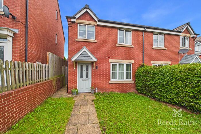 3 Bedroom Semi Detached House For Sale In Sheffield Road, Chesterfield, Derbyshire, S41