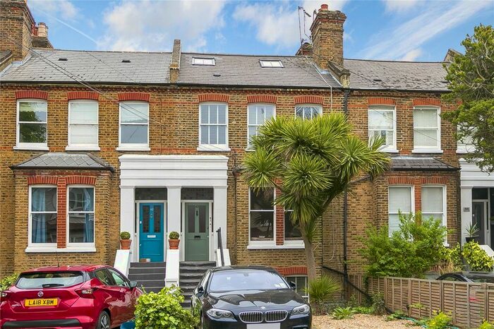 2 Bedroom Flat To Rent In Queens Road, Twickenham, TW1