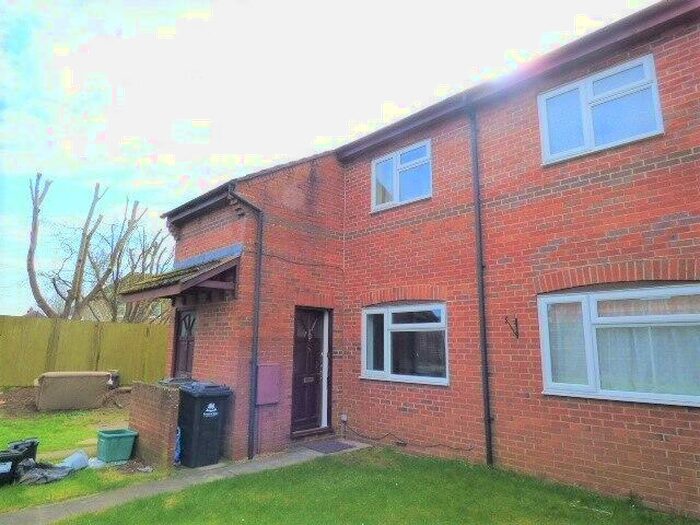 1 Bedroom Flat To Rent In Hopes Close, GL15