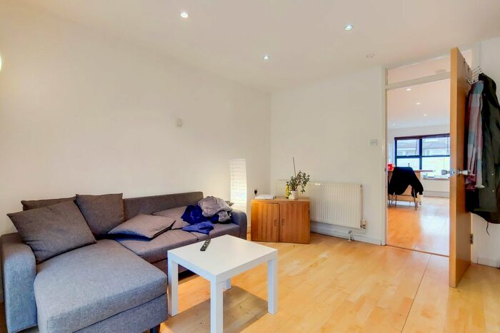 3 Bedroom Detached House To Rent In Blenheim Road, London, E15