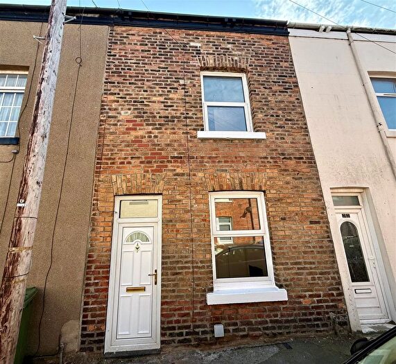 2 Bedroom Terraced House For Sale In Vine Street, Scarborough, YO11
