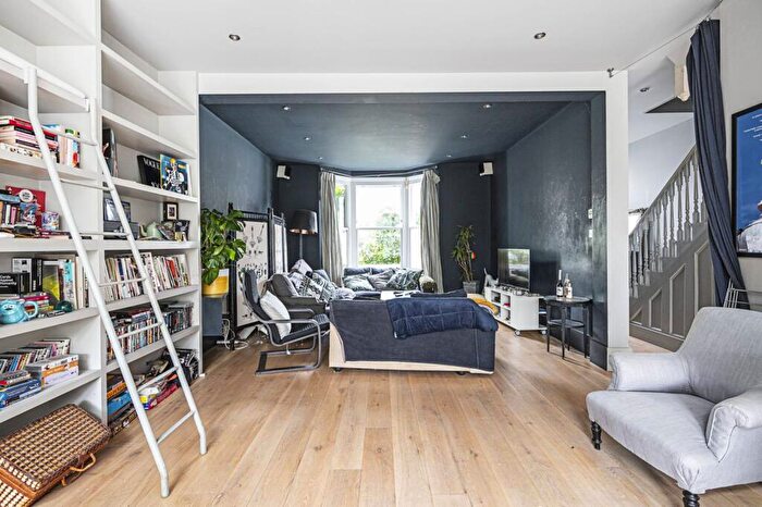 4 Bedroom House To Rent In Thornhill Road, Leyton, London, E10