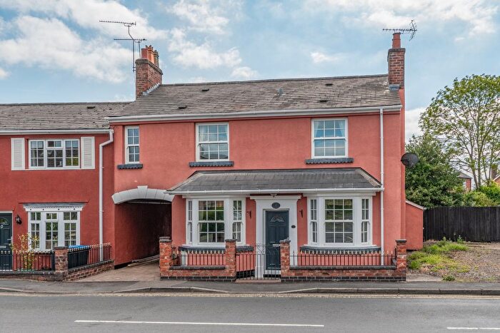 4 Bedroom End Of Terrace House For Sale In Littlewood Green, Studley, Warwickshire, B80