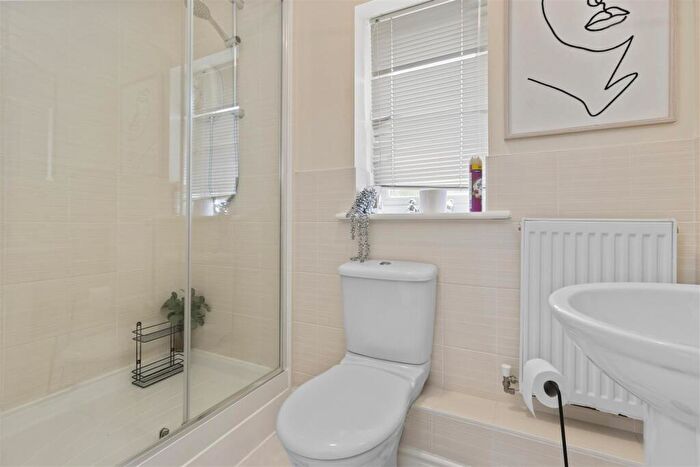 3 Bedroom End Of Terrace House For Sale In Akehurst Close, Hellingly, Hailsham, BN27