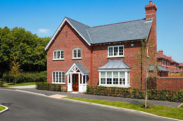 4 Bedroom Detached House For Sale In Clayhill Road, Burghfield Common, RG7