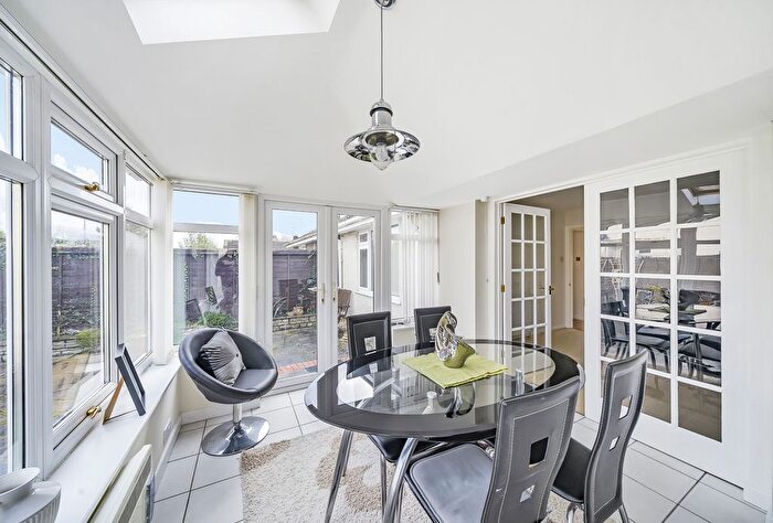 2 Bedroom Bungalow For Sale In Heather Avenue, Frampton Cotterell, Bristol, Gloucestershire, BS36