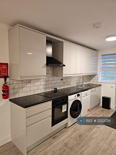 3 Bedroom Flat To Rent In High Street, Waltham Cross, EN8