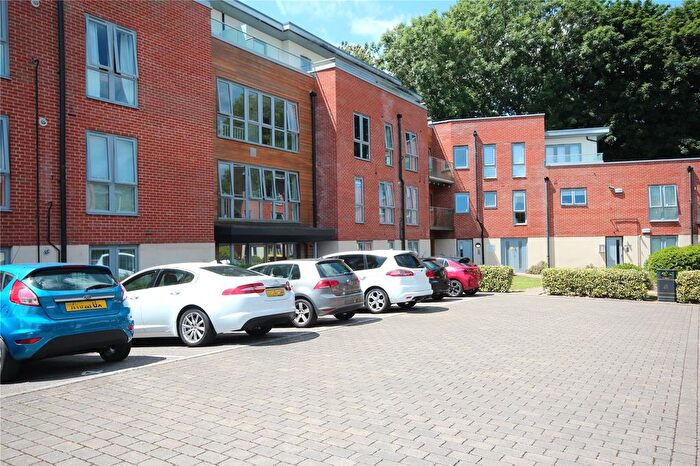 2 Bedroom Flat To Rent In Redwood Place, Morewood Close, Sevenoaks, Kent, TN13