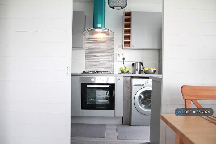 2 Bedroom Flat To Rent In Charles Square, London, N1