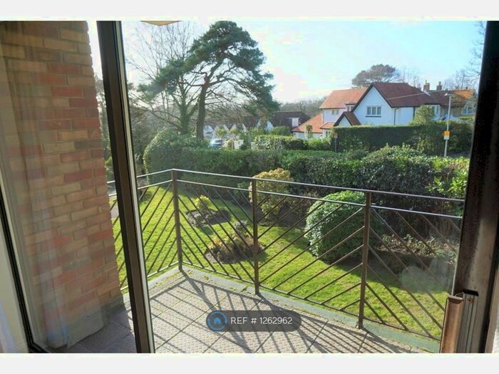 3 Bedroom Flat To Rent In Windsor Road, Poole BH14