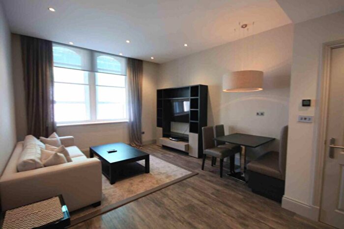 2 Bedroom Apartment To Rent In King St, Manchester, M2