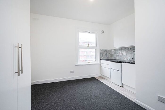 Studio To Rent In Bodney Road, Hackney, London, E8