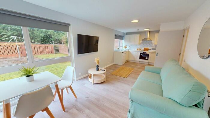 1 Bedroom Flat To Rent In Flat, Lebanon Close, EX4