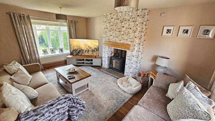 3 Bedroom Town House For Sale In Butler Close, Cropwell Butler, NG12