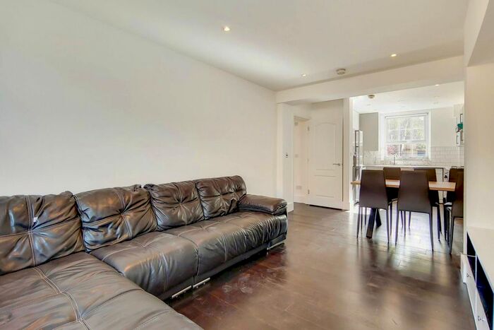 4 Bedroom Flat To Rent In Jebb Avenue, Brixton Hill, London, SW2