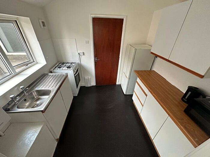2 Bedroom Flat To Rent In Railway Street, Splott, Cardiff, CF24