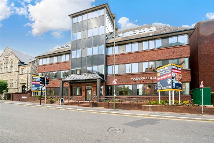 2 Bedroom Flat For Sale In Station Road, Redhill, Surrey, RH1