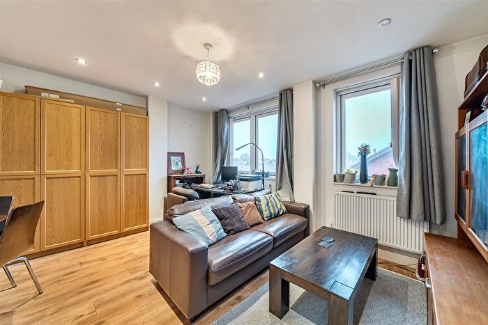 1 Bedroom Flat For Sale In Crimson Court, Uxbridge Road, Hillingdon, UB10
