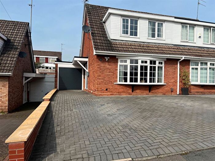 2 Bedroom Semi Detached House For Sale In Pennine Way, Stourbridge, DY8