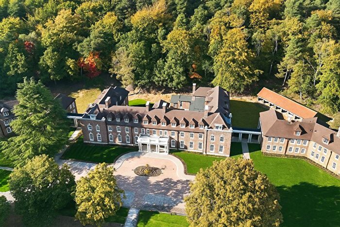 2 Bedroom Flat For Sale In Deepcut, Surrey, GU16