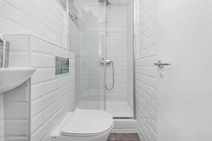 5 Bedroom Apartment To Rent In Thornton House, SE17