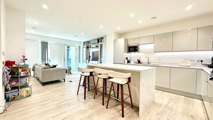 3 Bedroom Flat For Sale In Peto Street North, London, E16