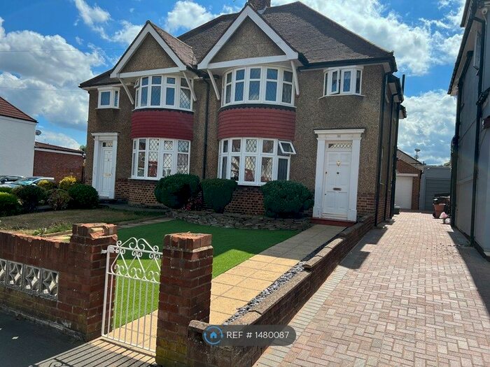 3 Bedroom Semi-Detached House To Rent In Heath Road, Hounslow, TW3