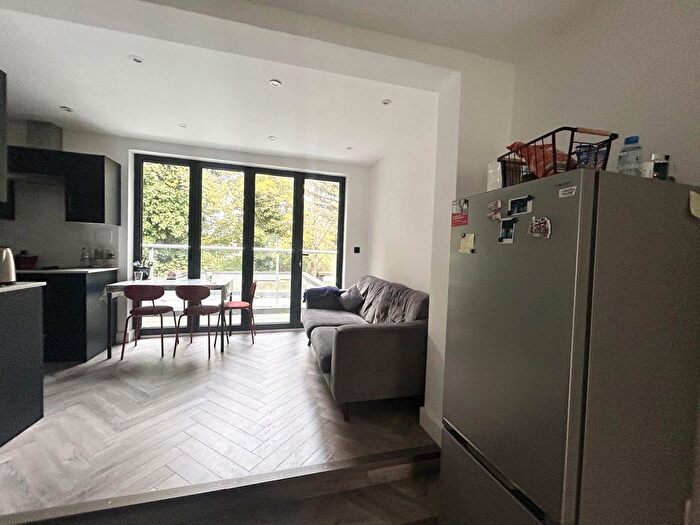 1 Bedroom Flat To Rent In Fairview Road, London, SW16