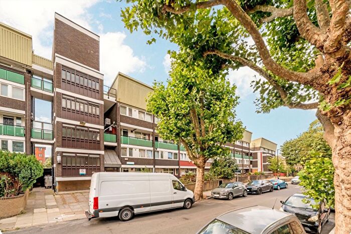 4 Bedroom Flat To Rent In St. Helena Road, Surrey Quays, SE16