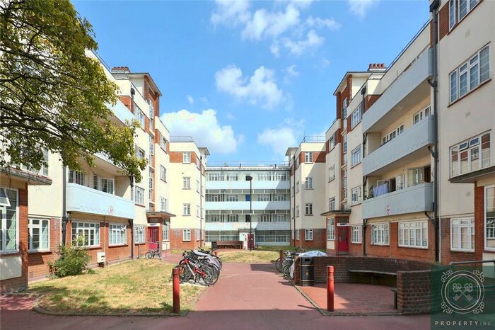 2 Bedroom Flat To Rent In Green Lanes, London, N8