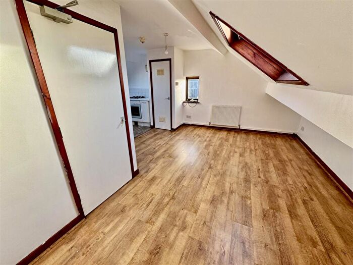 2 Bedroom Flat To Rent In Ala Road, Pwllheli, LL53