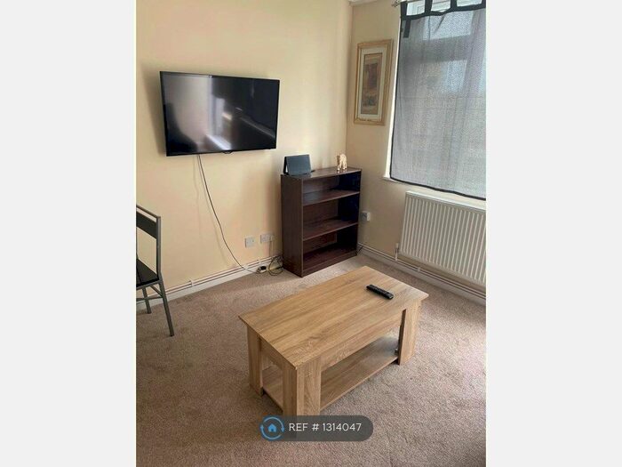 1 Bedroom Flat To Rent In Marden Square, London, SE16