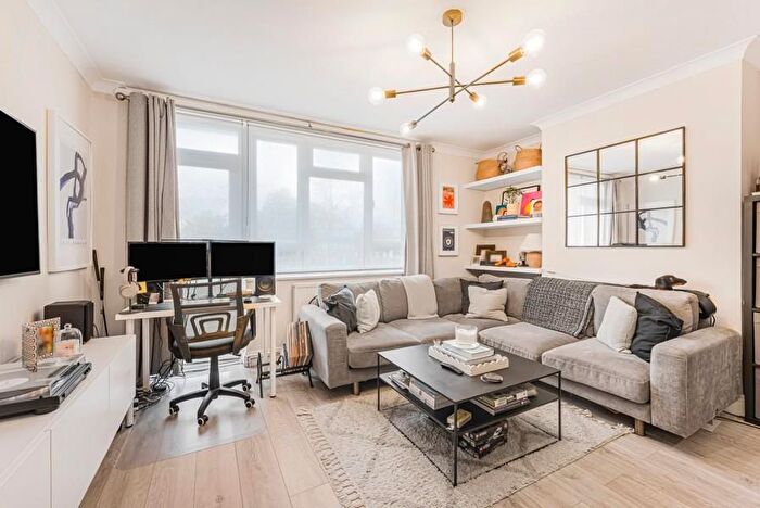2 Bedroom Flat For Sale In Basuto Road, Parsons Green, SW6