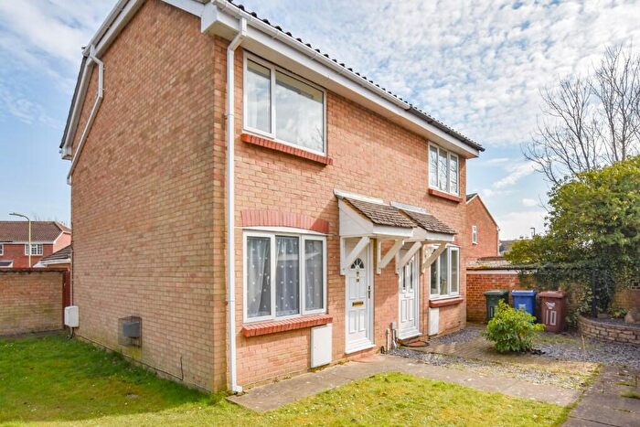 2 Bedroom Semi-Detached House To Rent In Roman Way, Bicester, Oxfordshire, OX26