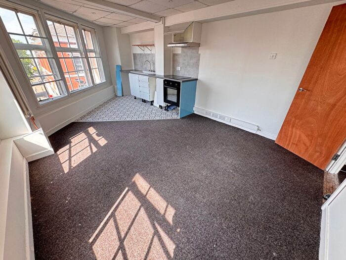 1 Bedroom Flat To Rent In School Street, City Centre, Wolverhampton, WV1